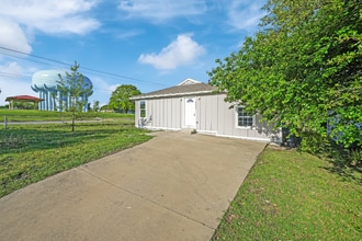 Building Photo - 4440 Lubbock Ave