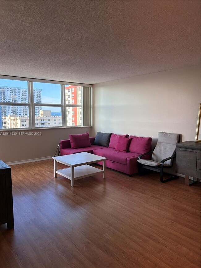 Building Photo - 1410 S Ocean Dr