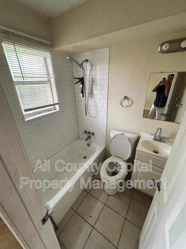 Building Photo - 1204 Bundrant Dr