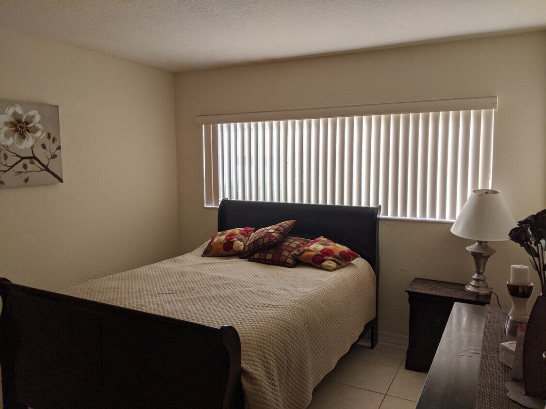Primary Photo - 7713 N Kendall Dr