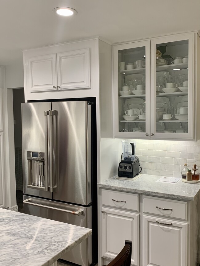 Kitchen Refrigerator / China Area - 9115 Elk Bend Dr