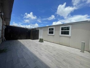 Building Photo - 1905 Back Bay Dr