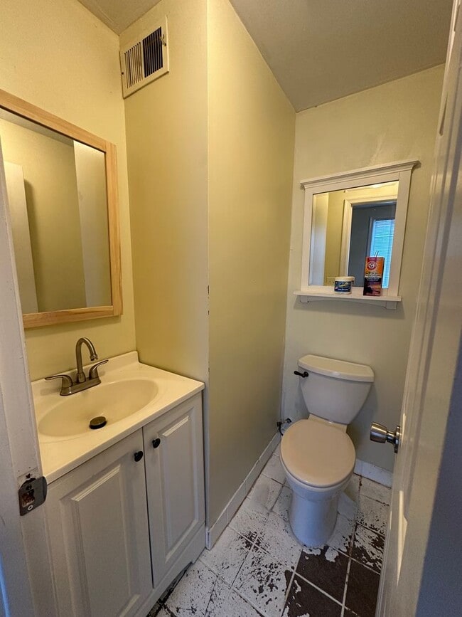 Building Photo - Beautiful 2 Bed/ 1.5 Bath ready for rent!