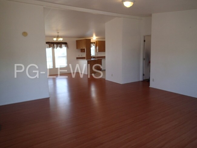 Building Photo - 5144 E Clearview Ave