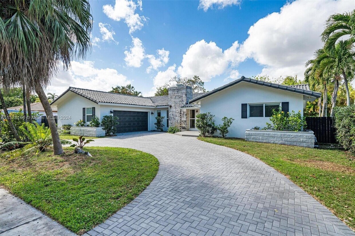 Primary Photo - 6525 SW 49th St