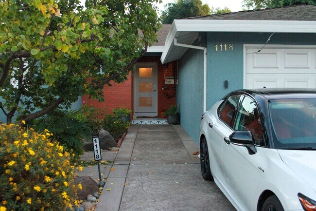 Foto del edificio - SERENE SYLVAN SANCTUARY - 4 Bed/2 Bath Home w/Private Pool - FREMONT