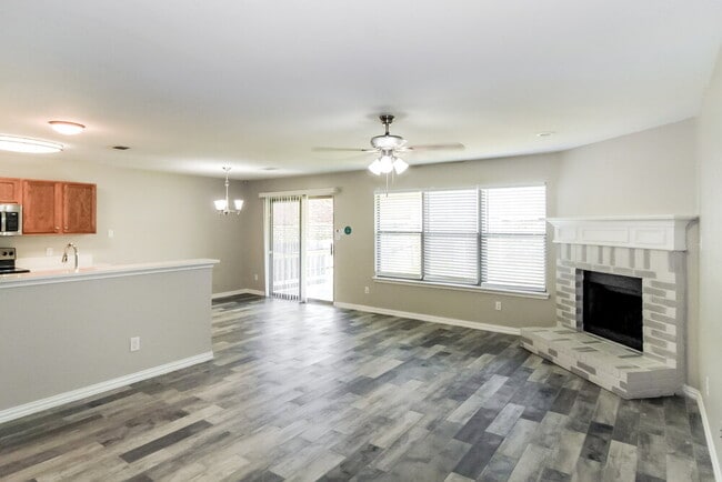 Building Photo - 5105 Raymond Dr