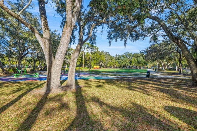 Building Photo - Regency Pond - Uptown Gardens