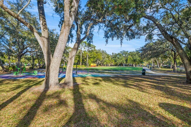 Foto del edificio - Regency Pond - Uptown Gardens