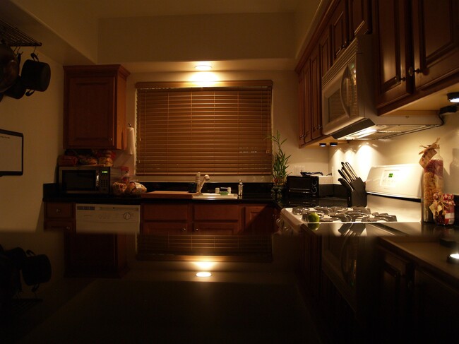 kitchen - 621 E Olive Ave