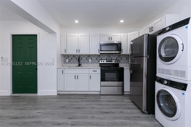 Building Photo - 6125 SW 40th St