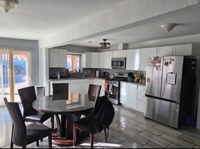 Building Photo - 106 S 29th Ave