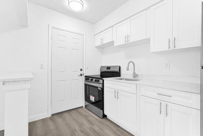 Building Photo - 12085 W Dixie Hwy