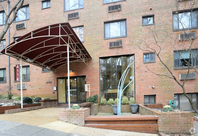 Building Photo - 4114 Davis Pl NW