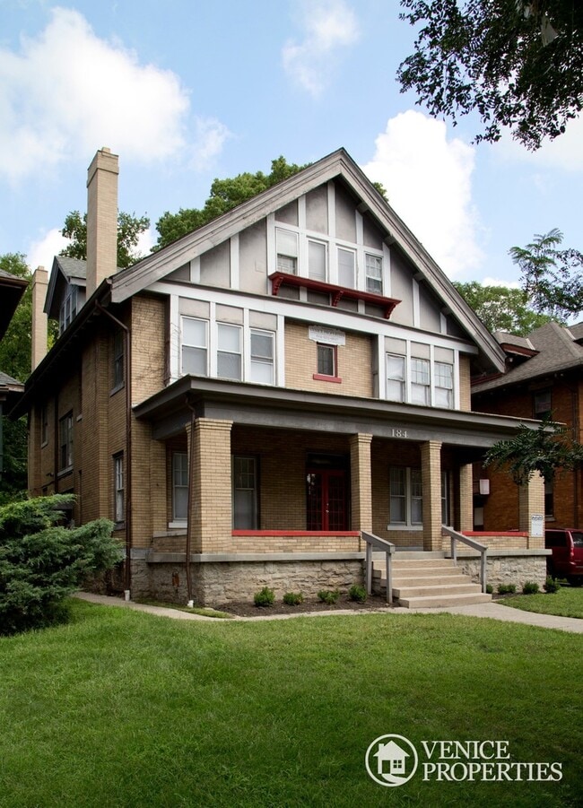 Building Photo - 184 E 15th Ave