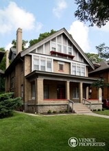 Building Photo - 184 E 15th Ave