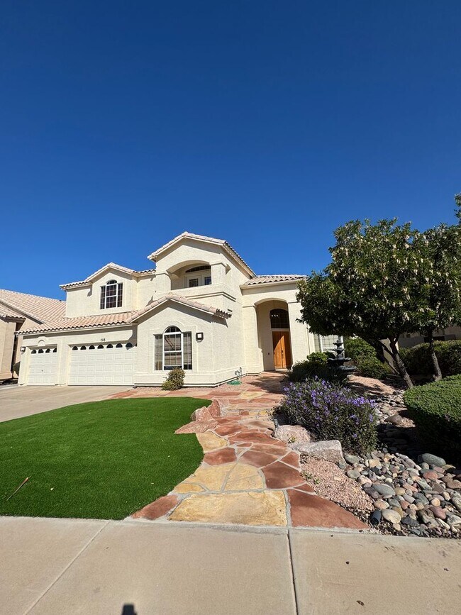 Foto del edificio - 5 bedroom lake community plus private pool...