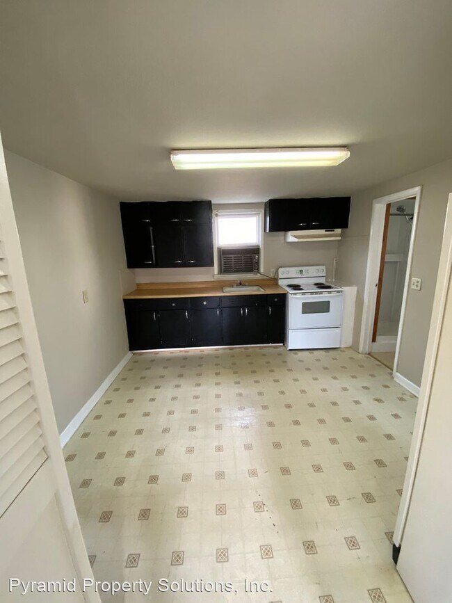 Building Photo - 3 br, 1 bath House - 405 W Pearl St