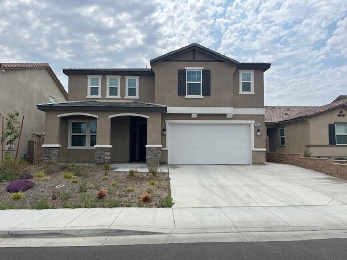 Primary Photo - Lake Elsinore 5 Bedroom