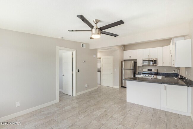 Foto del edificio - 6631 E Earll Dr