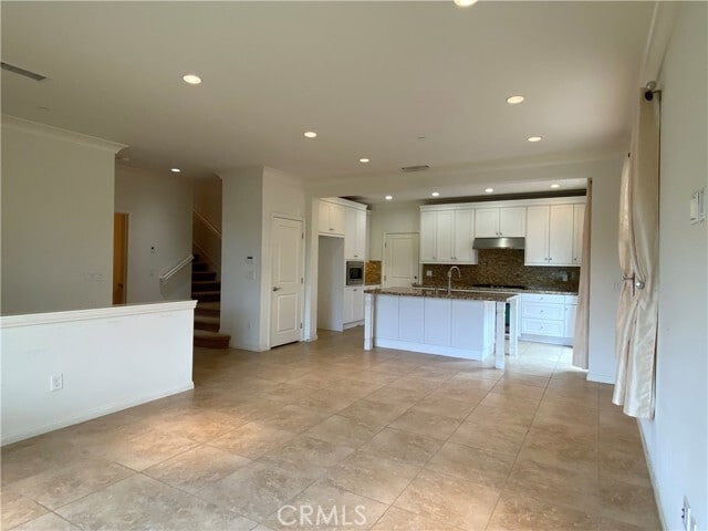 Building Photo - 32 Ovation