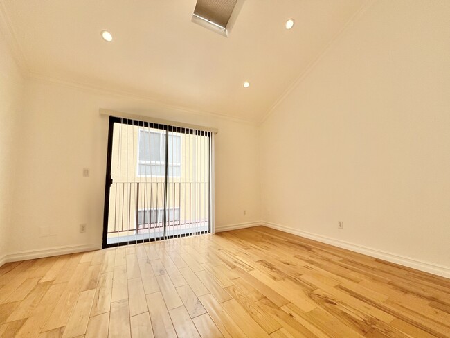 Building Photo - 11630 Chenault St