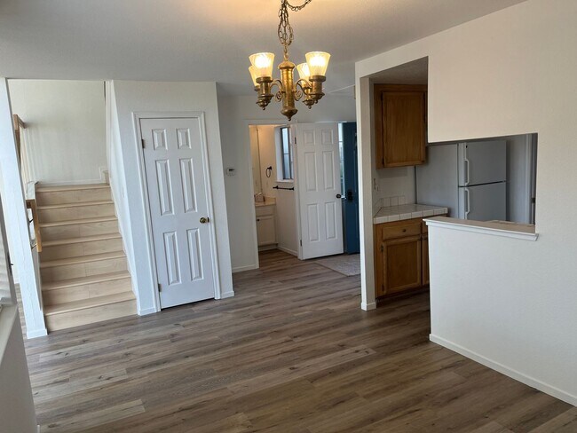 Foto del edificio - Lovely 2 Bedroom Home in Pinole Shores