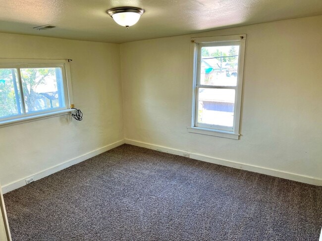 Building Photo - 408 E Porter St