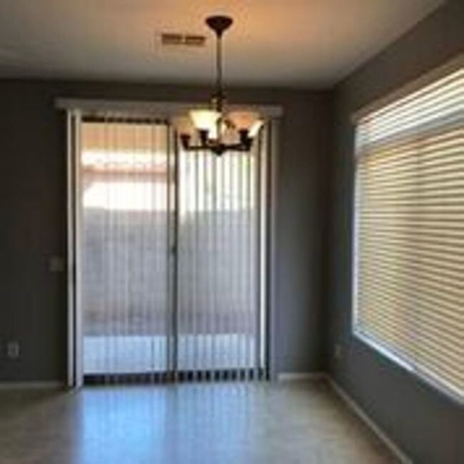 Foto del edificio - 1247 S Emmett Dr