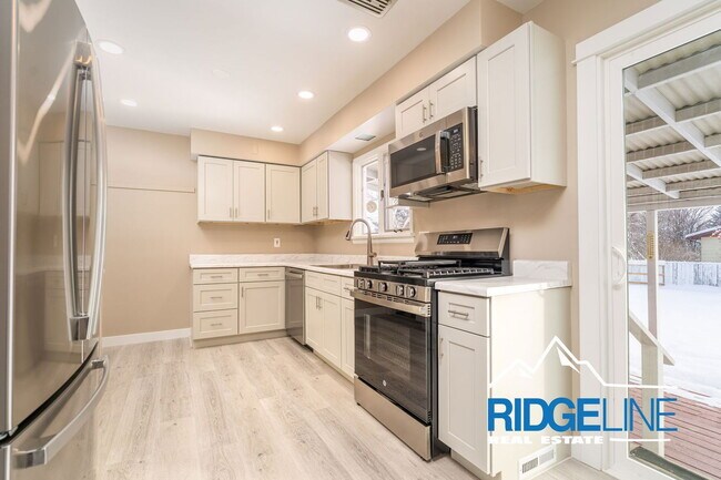 Foto del edificio - 204 19th Ave NW