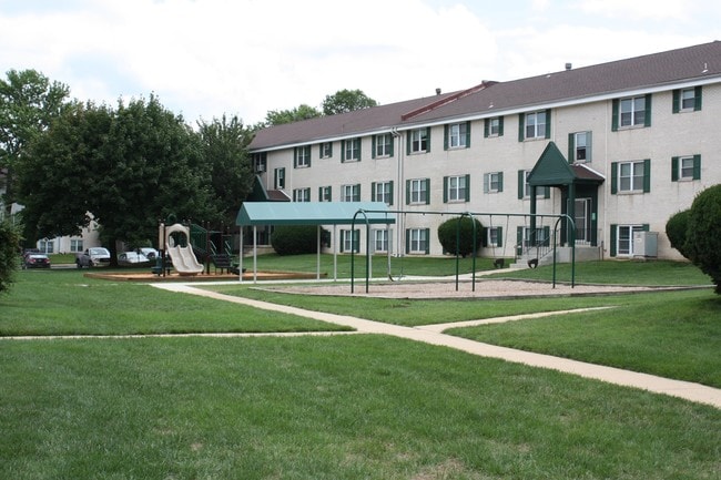 Building Photo - Harbor Club Apartments
