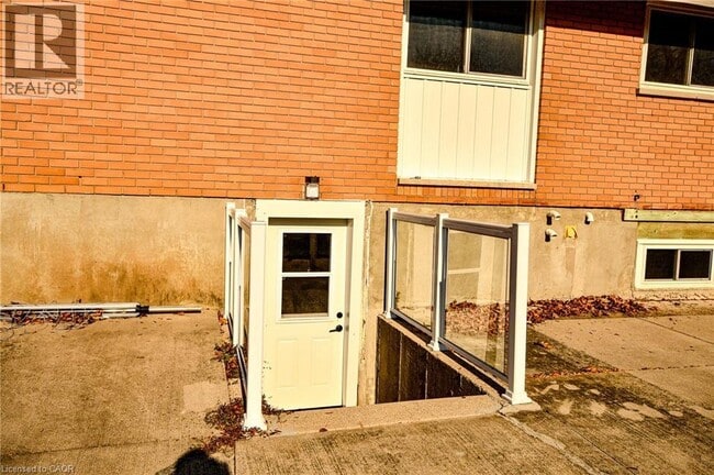 Building Photo - 118 Taylor Ave