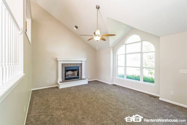 Building Photo - 3 Bedroom/ 2 Bath Home in Gardner! Availab...