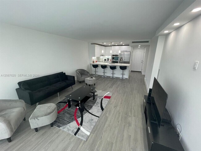 Building Photo - 100 Bayview Dr