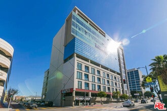 Building Photo - 3223 W 6th St