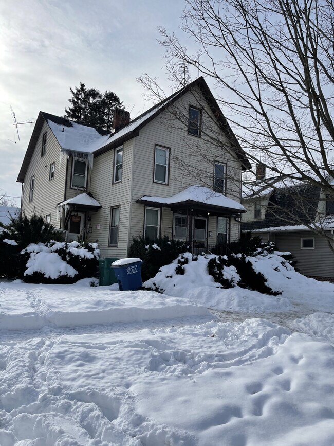 Building Photo - 1208 maple