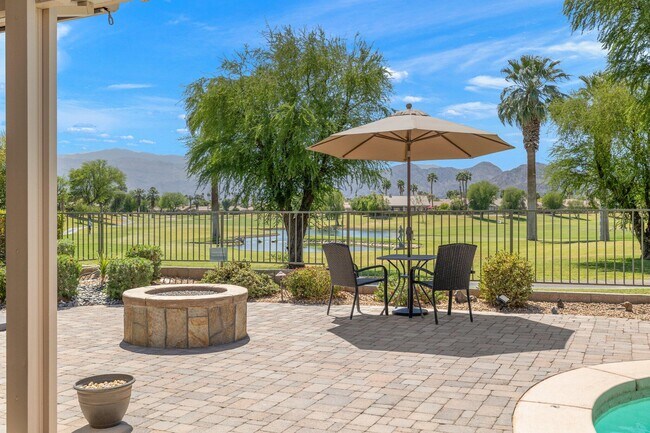 Foto del edificio - 45553 Meadow Lake Dr
