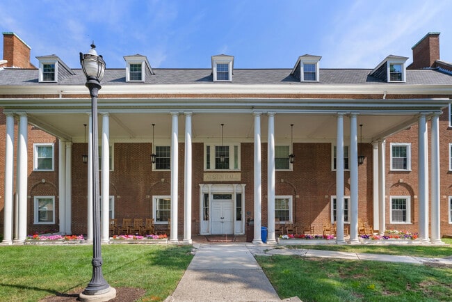 Building Photo - Austin Manor