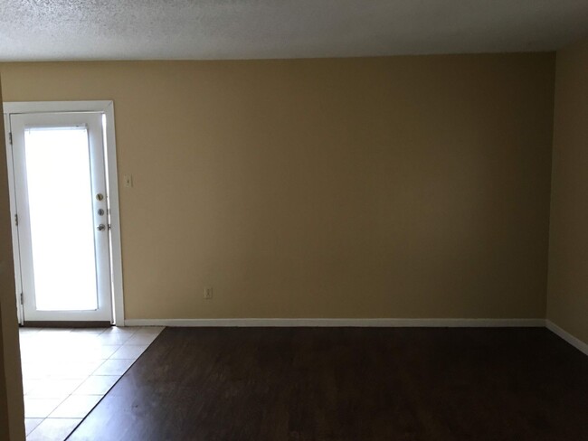 Foto del edificio - 1102 Covey Ln