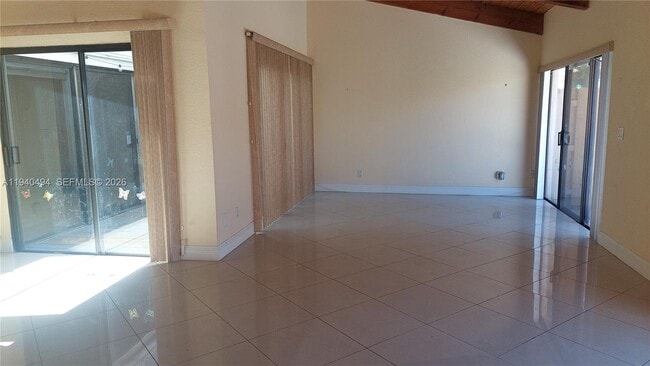 Foto del edificio - 2675 Parkview Dr S