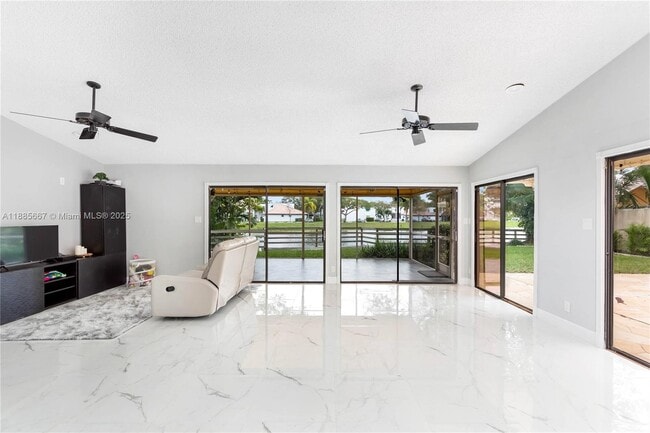Foto del edificio - 470 NW 38th Ave