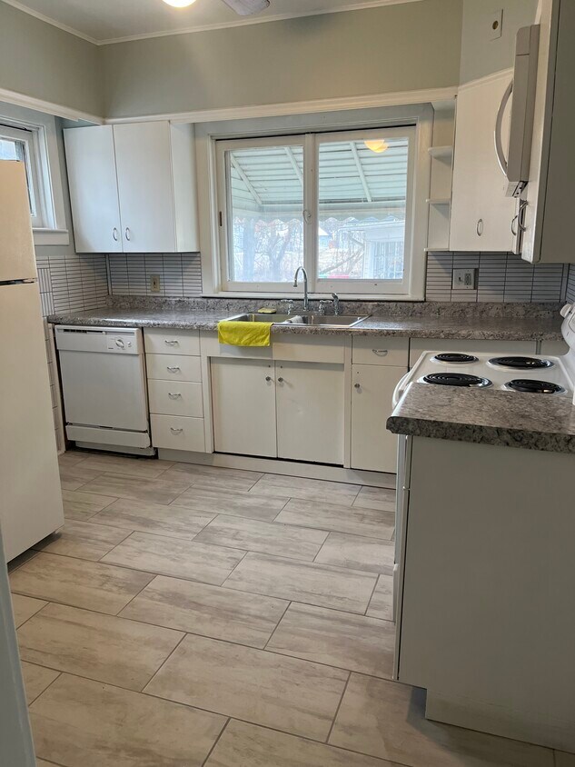 Building Photo - 902 Chicago Ave