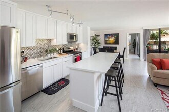 Building Photo - 2215 Aloha Dr