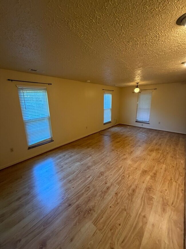 Foto del edificio - 943 Quincy Rd