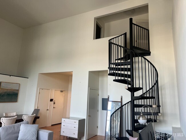 Building Photo - 9/11 New St