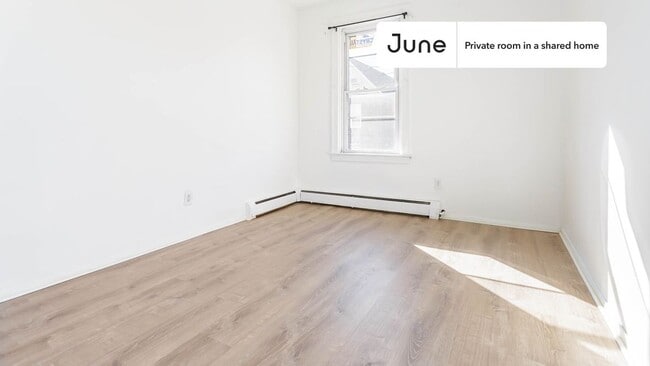 Building Photo - Room in Shared 4 bed/1 bath home