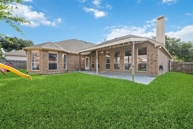 Foto del edificio - 16019 Maplewick Dr