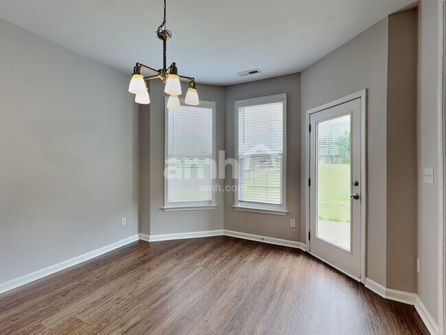 Foto del edificio - 321 Collinsworth Dr
