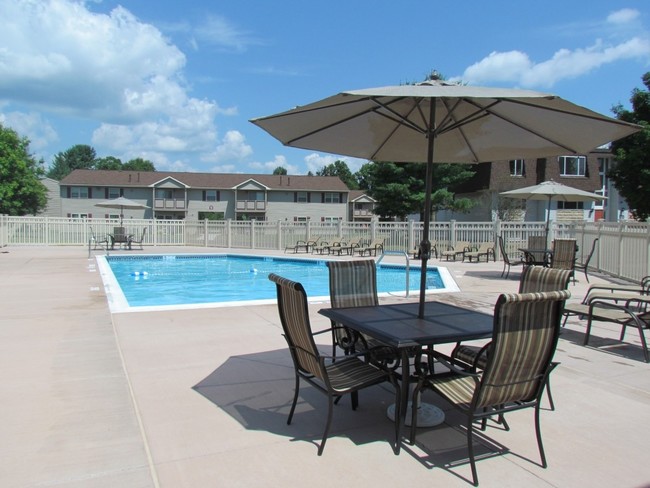 Piscina - Springbrook Apartments