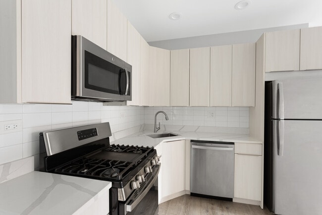 Foto del edificio - 6114 N Winthrop Ave